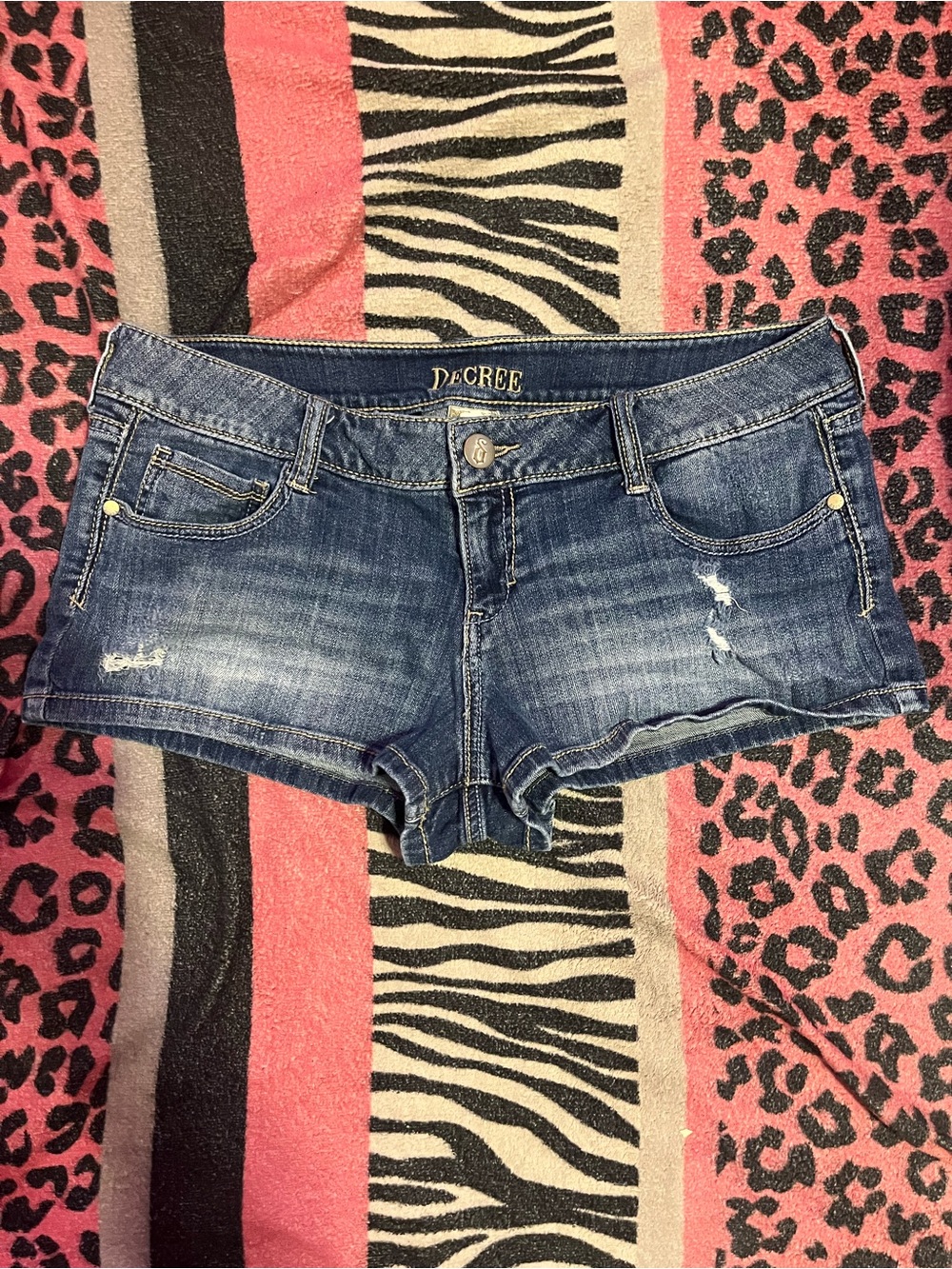 Decree vintage low rise mini Jean shorts